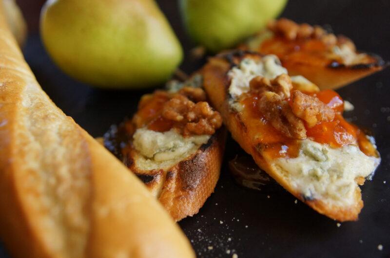 Baked Pear and Roquefort Crostini 